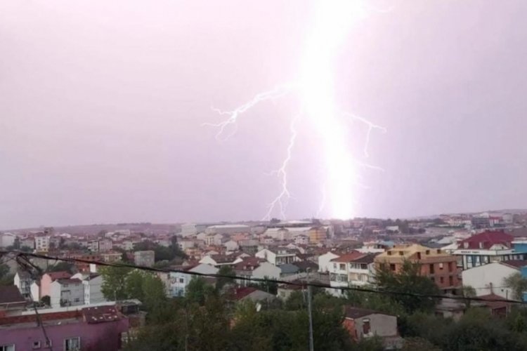 İstanbul'da g&uuml;nlerdir beklenen yağış başladı!
