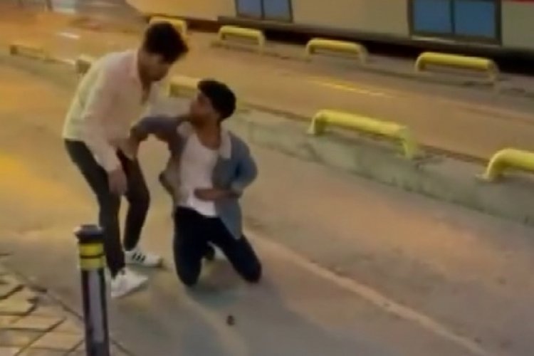 Liseli &ouml;ğrencilerin kavgası kanlı bitti!