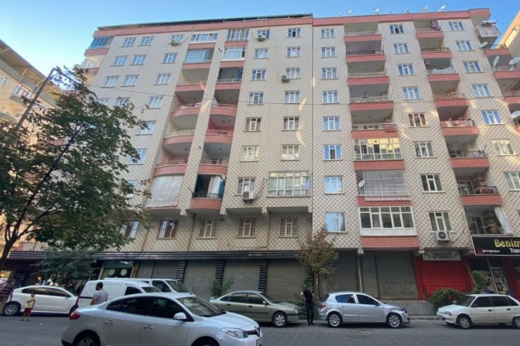 Diyarbakır'da 12 yaşındaki kız 8.kattan düşerek öldü!