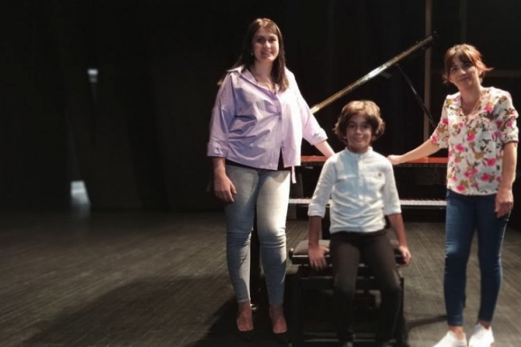4 yaşında piyano &ccedil;almayı &ouml;ğrenen Bursalı Ali &ouml;d&uuml;le doymuyor