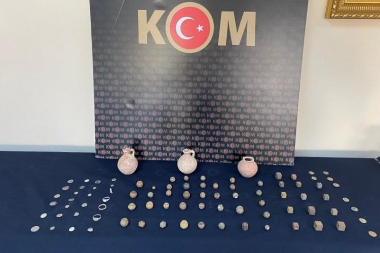 İstanbul'da zeytin bidonlarında tarihi eser ka&ccedil;ak&ccedil;ılığı