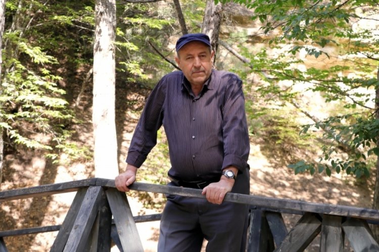 Ka&ccedil;ak ağa&ccedil; kesmeyi bıraktı, koruyucusu oldu