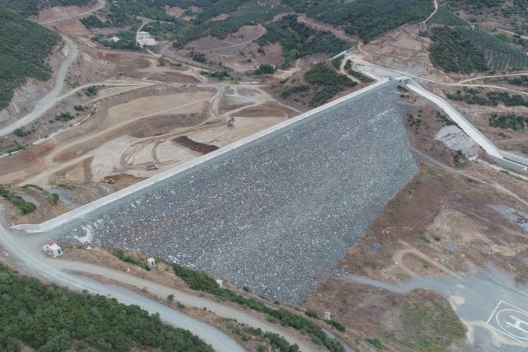 Bursa Gemlik B&uuml;y&uuml;kkumla Barajı inşaatında &ccedil;alışmalar aralıksız s&uuml;r&uuml;yor