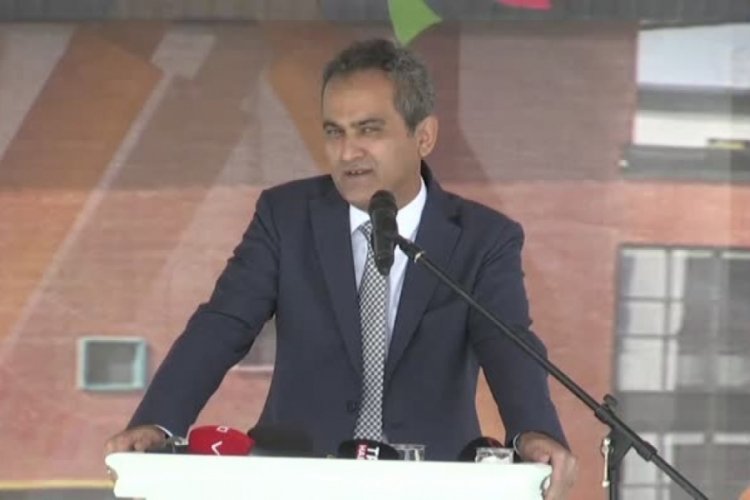 Bakan &Ouml;zer'den a&ccedil;ıklama: Okulları artık kapalı tutma l&uuml;ks&uuml;m&uuml;z yok