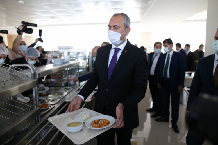 Bakan G&uuml;l Bursa'da: "S&ouml;zleşmeli arkadaşlarımızın kadroya ge&ccedil;mesi birinci meselemiz"