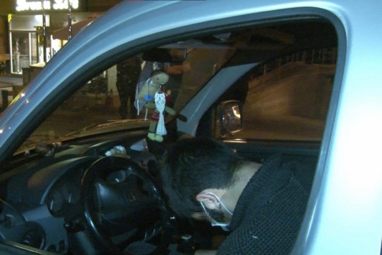Alkoll&uuml; s&uuml;r&uuml;c&uuml; Ankara'nın en işlek caddesini birbirine kattı