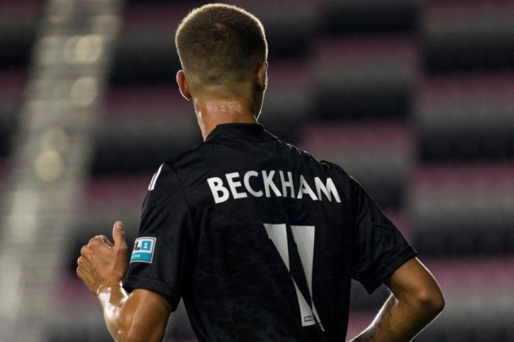 David Beckham'ın oğlu ilk ma&ccedil;ına &ccedil;ıktı