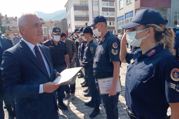 Vali Avni &Ccedil;akır'dan selde g&ouml;rev yapan jandarma ve AFAD personeline teşekk&uuml;r belgesi&nbsp;