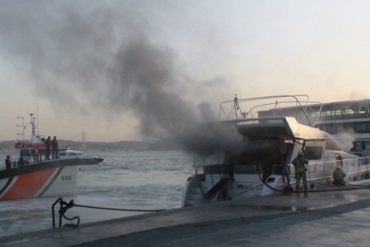 İstanbul Bebek'te lüks tekne yandı