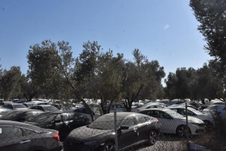 Sıfır otomobillerde 'stok&ccedil;uluk' iddiası: Binlercesi boş arazilerde