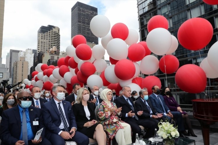 ABD'deki T&uuml;rkevi a&ccedil;ılışında ilgin&ccedil; anlar! Ali Erbaş'ın duasına Guterres de el a&ccedil;tı
