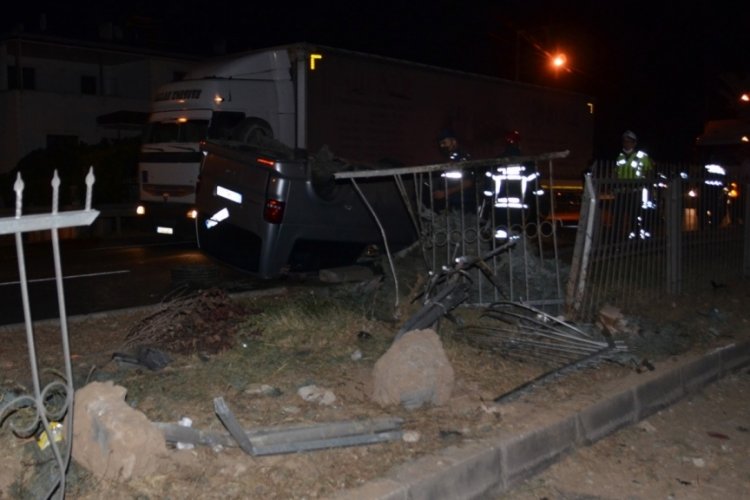 Manisa'da minibüs takla atıp karşı şeride geçti: 5 yaralı