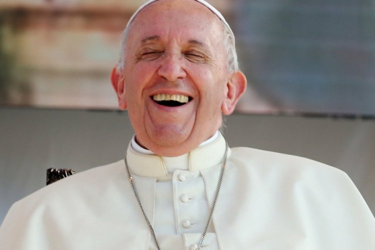 Ruhani lider Papa Francis: Bazıları ölmemi istese de hala hayattayım