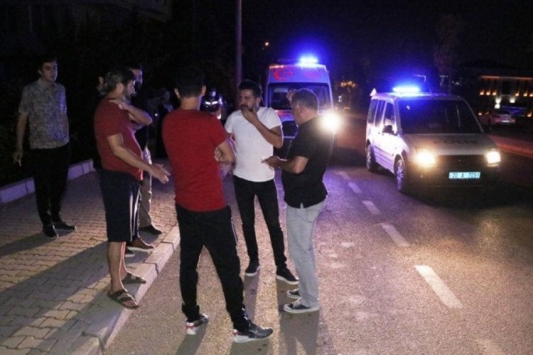 Alkoll&uuml; şahıs trafikte ara&ccedil;ları taşa tuttu