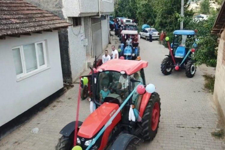 Bursa'da traktörlerden sünnet konvoyu yaptılar