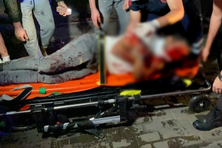 Bursa'da hafif ticari araç park halindeki otobüse çarptı: 1'i ağır 3 yaralı