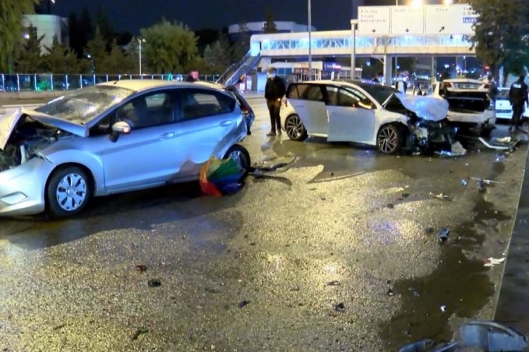 Ankara'da zincirleme kaza! 2 yaralı