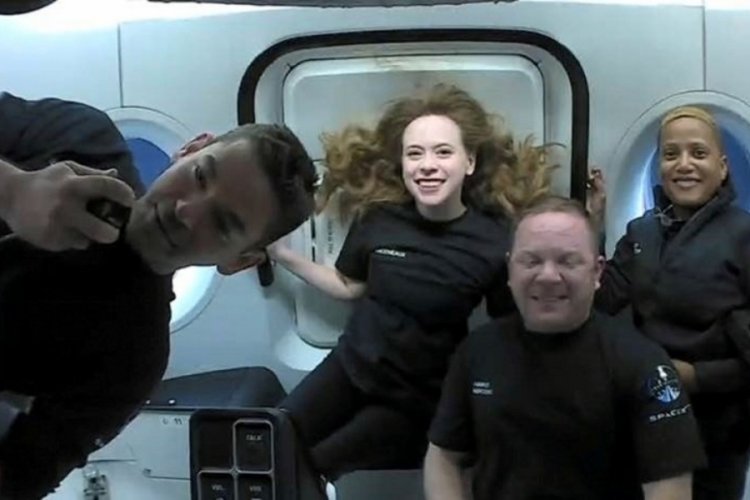 Elon Musk, uzaya g&ouml;nderdiği sivillerin tuvalet sorunu yaşadığını a&ccedil;ıkladı