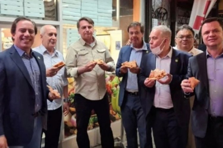 BM Genel Kurulu'nda koronavir&uuml;s paniği! Pizzacıya alınmayan aşısız başkana eşlik etmişti