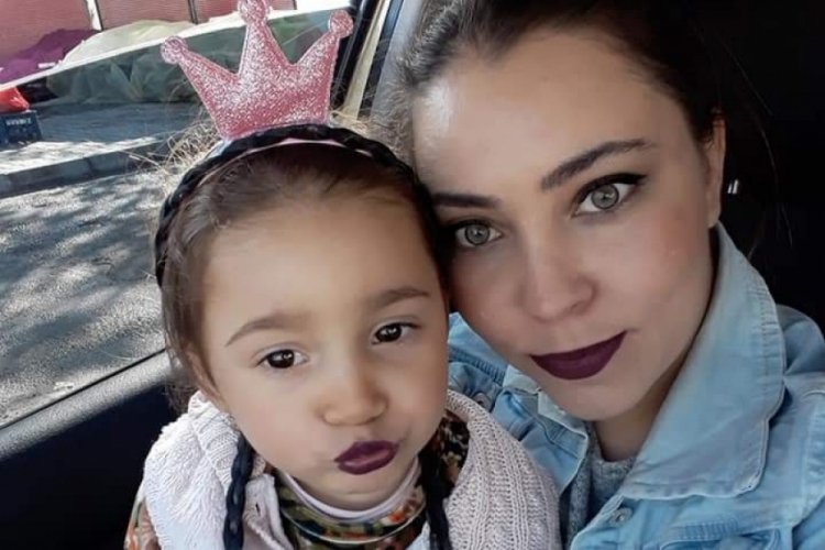Adana'da kazada anne &ouml;ld&uuml;, kızı yaralı