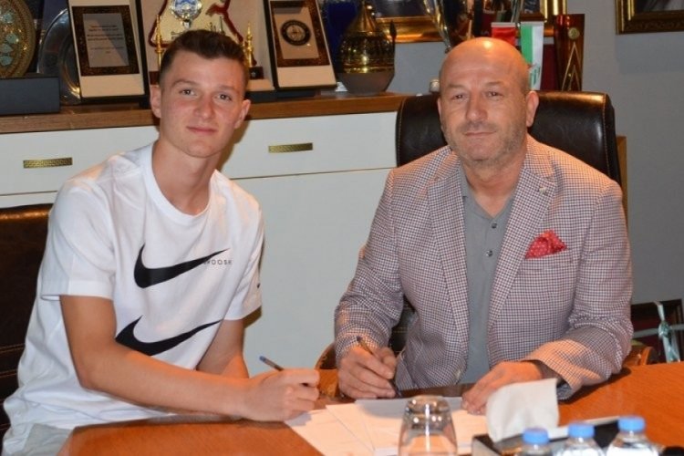 Bursaspor, Eren Tunalı ile profesyonel sözleşme imzaladı