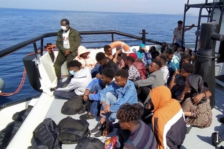 İzmir'de 58 kaçak göçmen kurtarıldı