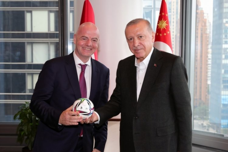 Cumhurbaşkanı Erdoğan FIFA Başkanı ile g&ouml;r&uuml;şt&uuml;