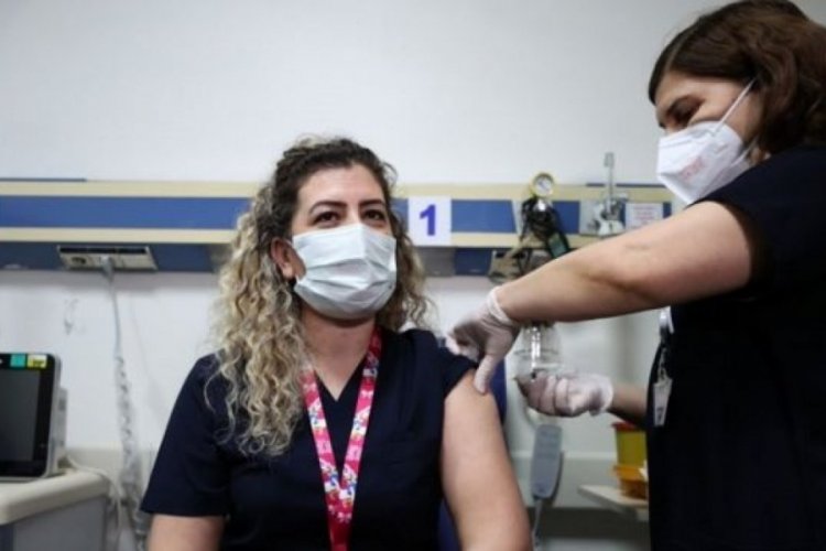 TTB'den aşı olma &ccedil;ağrısı: Sağlık &ccedil;alışanı &ouml;l&uuml;mleri  aşı ile durdu