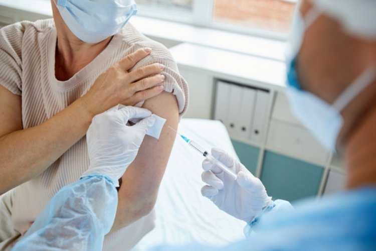 İstanbul'da 65 yaş &uuml;st&uuml;n&uuml;n 'koronavir&uuml;s' aşılama oranı y&uuml;zde 91,2'ye y&uuml;kseldi