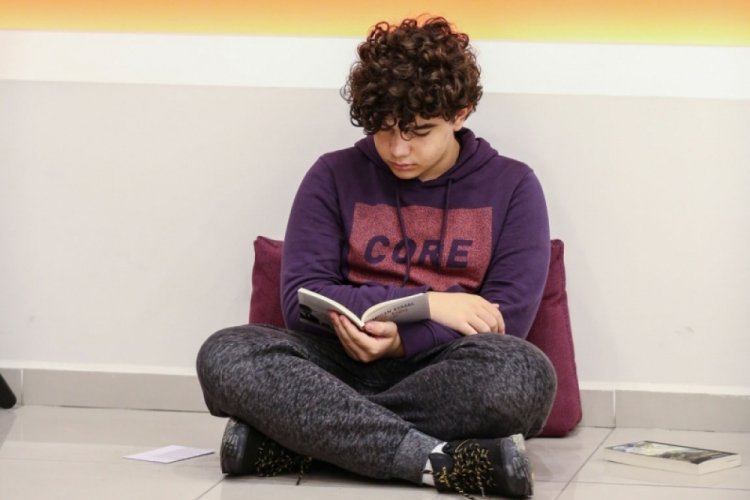 Bursa Nil&uuml;fer'de "Boyun Kadar Kitap Oku" başvuruları başladı