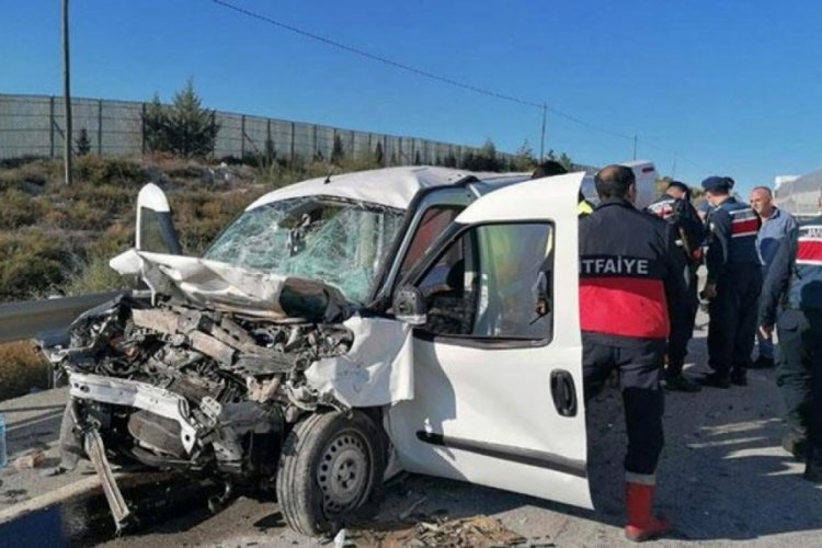Eskişehir'de korkun&ccedil; trafik kazası! 2 &ouml;l&uuml;, 2 yaralandı