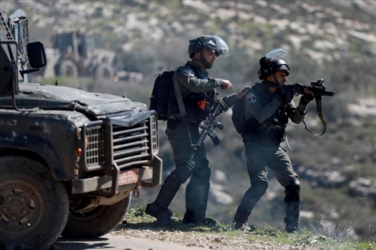 İsrail ordusu Filistinli bir gazeteciyi yaraladı