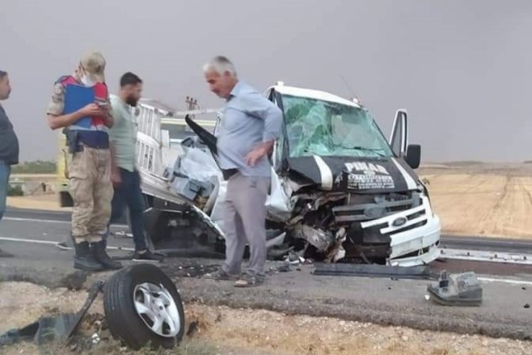 Şanlıurfa'da otomobil ile kamyonetin &ccedil;arpıştığı kazada 1 &ouml;l&uuml;, 2 yaralı