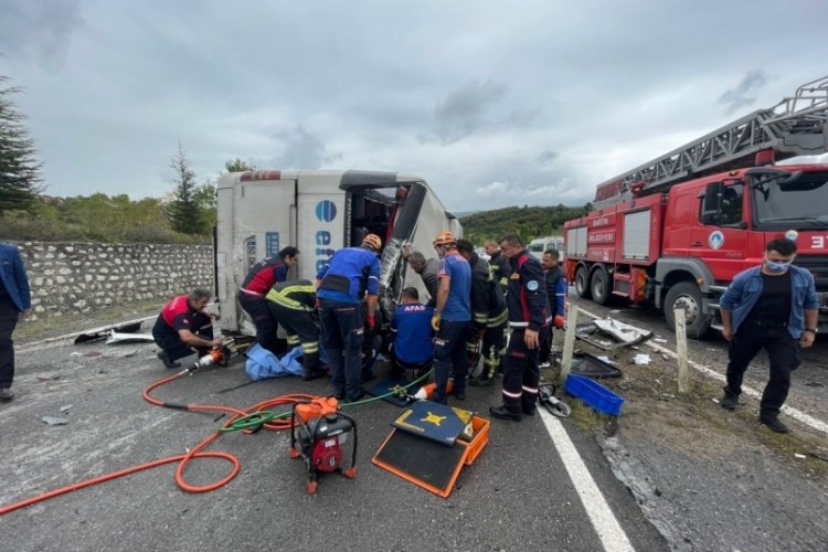 Bartın'da yolcu otob&uuml;s&uuml; kaza yaptı! 3 &ouml;l&uuml;, 1 yaralı