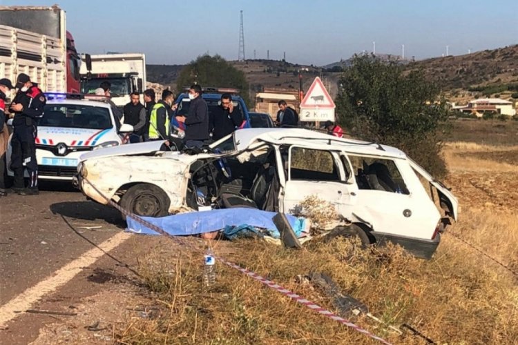 Kayseri'de kaza yapan otomobilin sürücüsü öldü! 4 kişi yaralandı