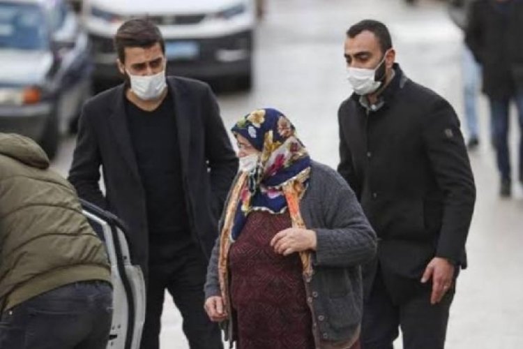 80 yaşındaki kocasını 38 yerinden bı&ccedil;aklayarak &ouml;ld&uuml;ren kadının davası başladı