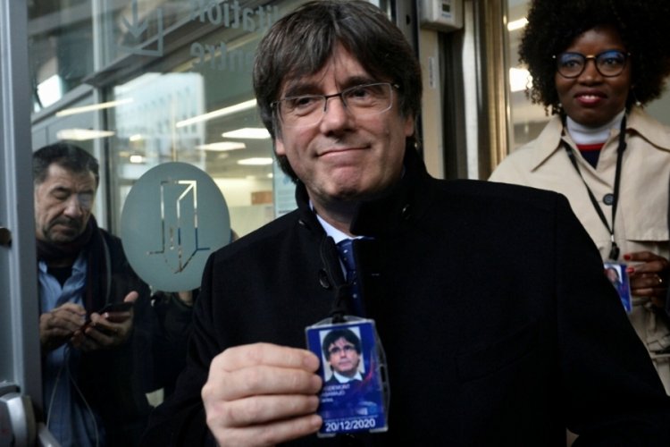 İtalya'da eski Katalan lider Puigdemont tutukladı