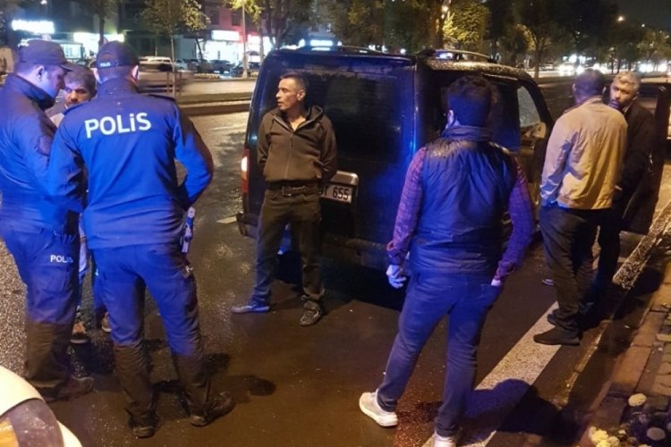 Polisin 'dur' ihtarına uymadılar g&ouml;zaltına alındılar