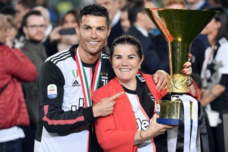 Cristiano Ronaldo'nun annesi: Oğlum futbolu bıraksaydı, duvar ustası olacaktı