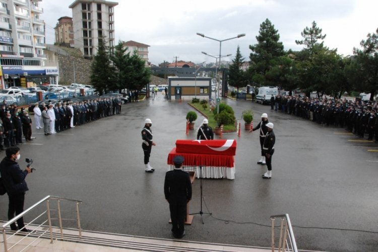 Bartın'da kazada eşiyle &ouml;len komiser yardımcısı i&ccedil;in t&ouml;ren