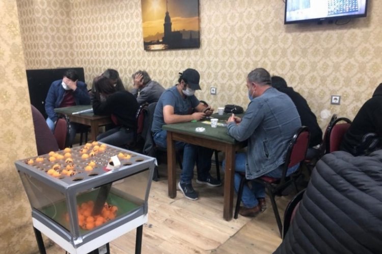 Eskişehir'de dernekte kumar oynayan 55 kişi yakalandı