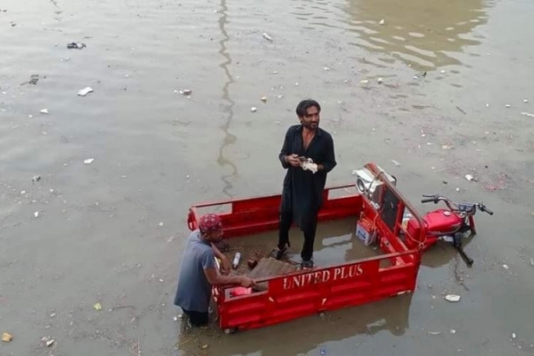 Muson yağmurları Pakistan'da sele neden oldu