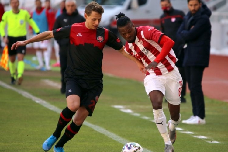 Sivasspor ile Fatih Karag&uuml;mr&uuml;k 5. randevuda