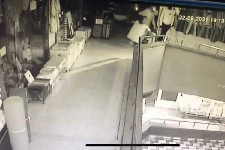 Zonguldak'ta 10 dakikada 2 valiz, 3 mont &ccedil;aldı