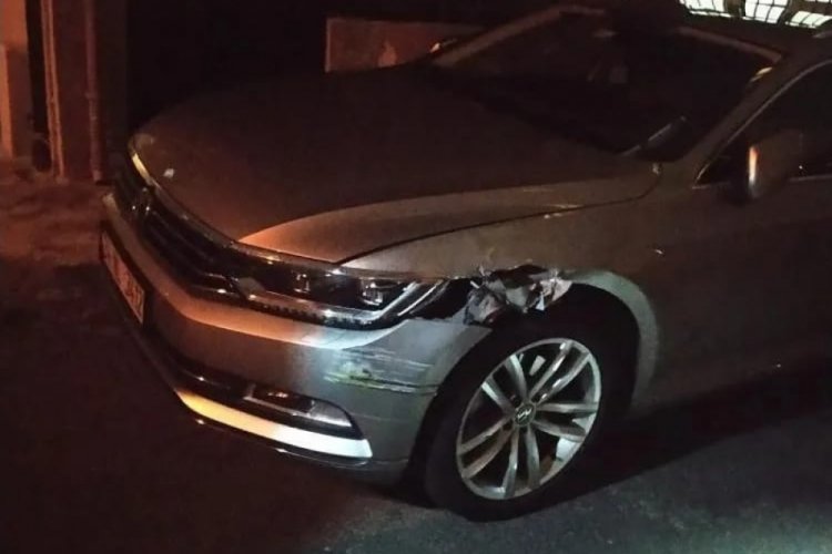İstanbul Sarıyer'de s&uuml;r&uuml;c&uuml; park halindeki 6 otomobile &ccedil;arptı