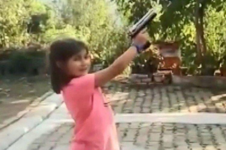 Rize'de küçük kıza zorla ateş ettirdi