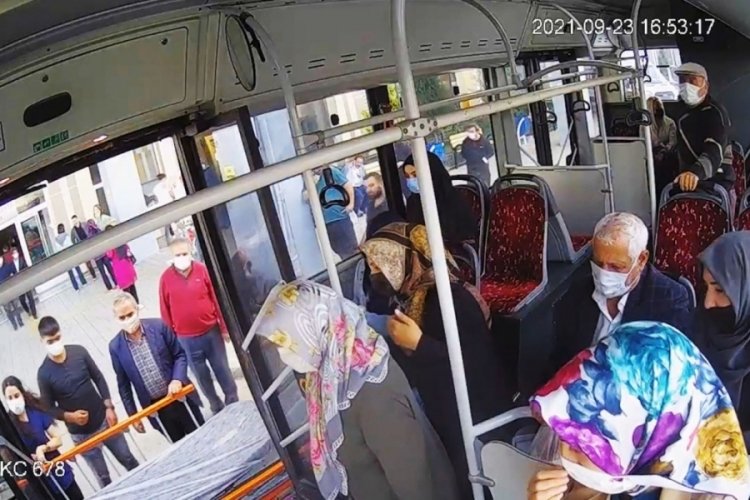 Van'da otob&uuml;s şof&ouml;r&uuml;, yolcusuna kalp masajı yaparak hayat kurtardı