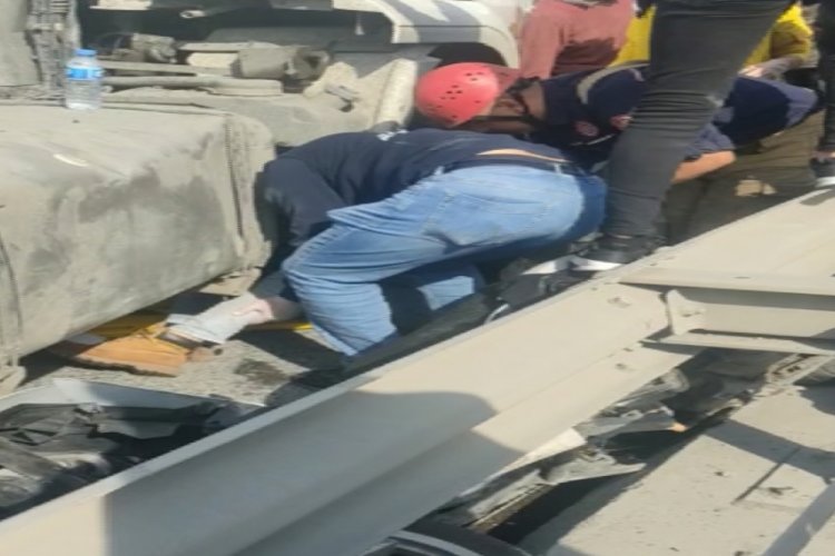 İstanbul Arnavutk&ouml;y'de feci kaza! 2 kişi ağır yaralandı