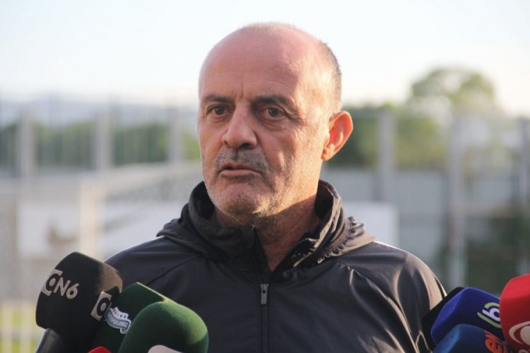 Bursaspor'un yeni teknik direkt&ouml;r&uuml; &Ouml;zcan Bizati: B&uuml;y&uuml;k bir camiaya geldiğimin farkındayım