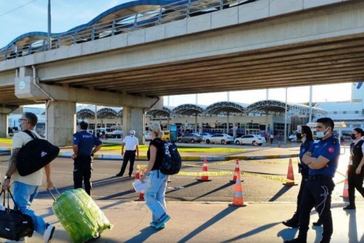 Finlandiyalı turist k&ouml;pr&uuml;den atlayarak intihar etti